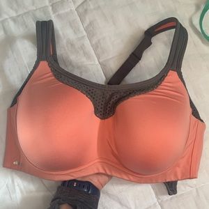 Essential Bodywear sports bra 34D Coral.